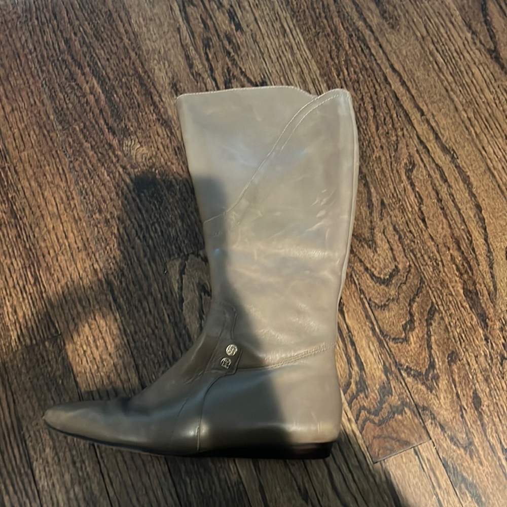 Bcbg knew high boots. Zip up